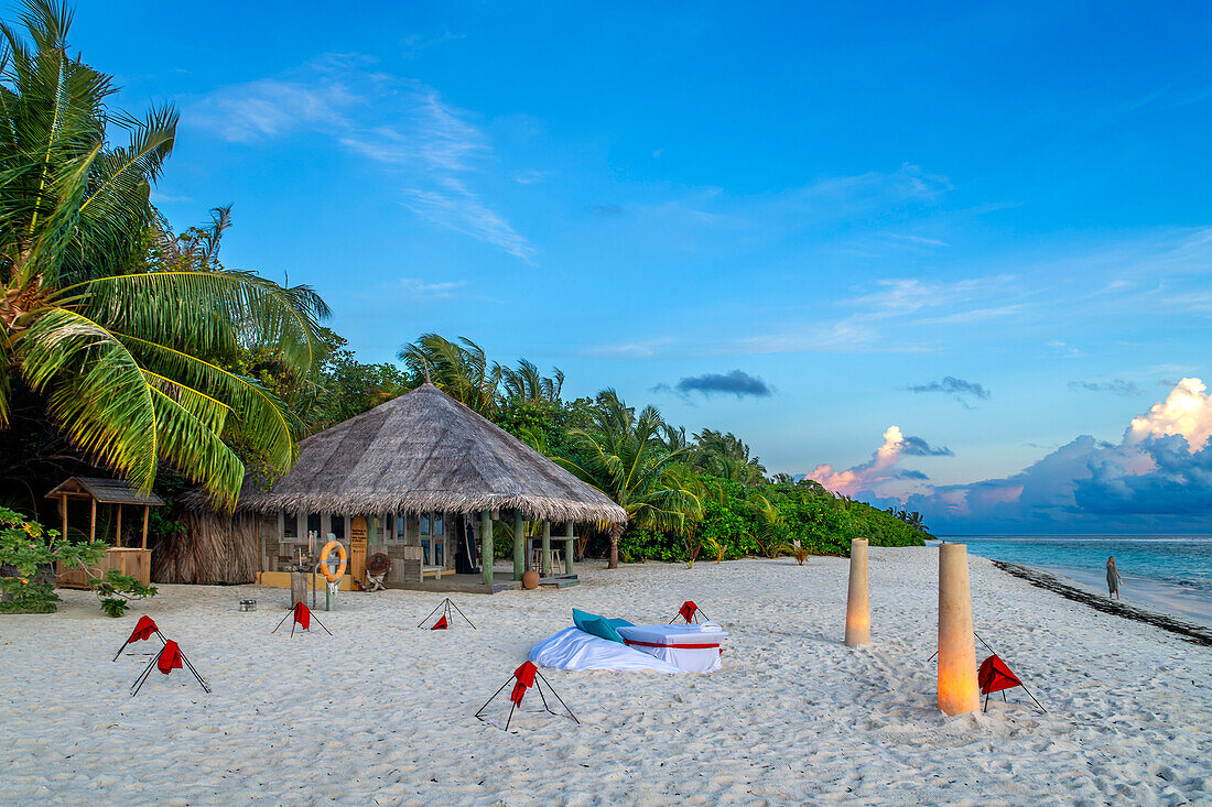 Strand des Luxushotels Six Senses Laamu maldives luxury resort villas, Laamu Atoll Region Malediven