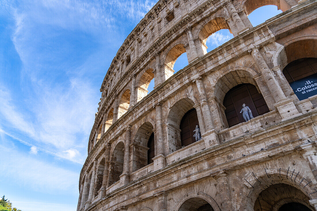 Das antike römische Kolosseum oder flavische Amphitheater in Rom, Italien.