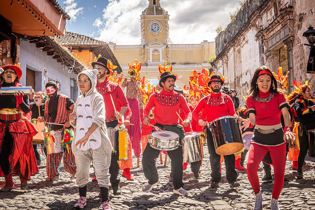 Fest der Verbrennung des Teufels - La Quema del Diablo - in Antigua, Guatemala