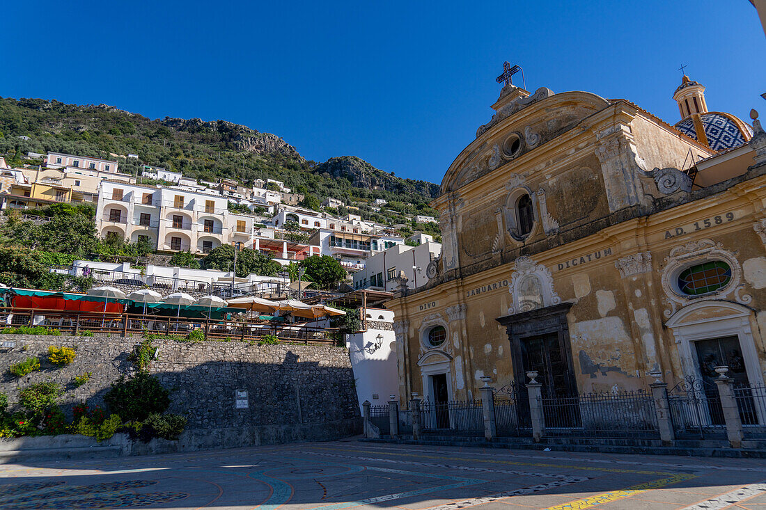 Die Kirche von San Gennaro an der Amalfiküste in Vettica Maggiore, Praiano, Italien.