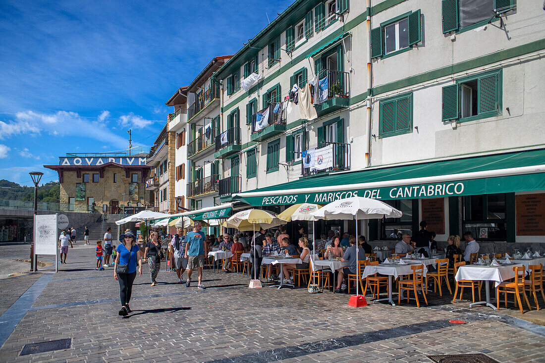 Fischerhafen von San Sebastian und Tapas-Restaurant. Historisches Zentrum. Guipuzcoa. Baskenland. Spanien. Europa