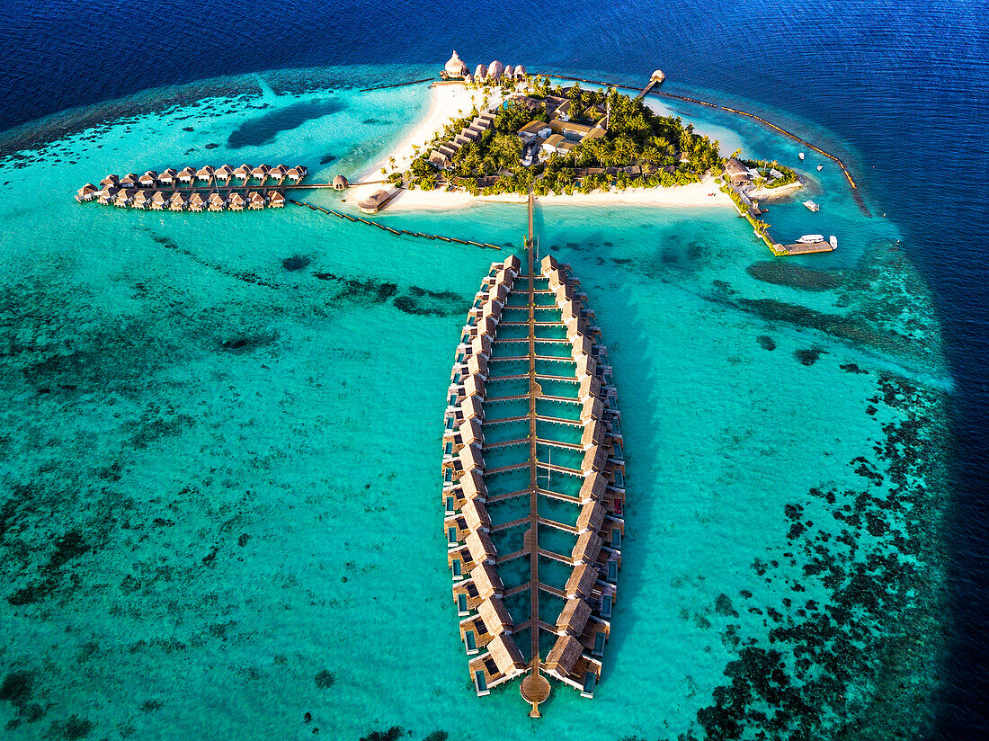 Luftaufnahme des Outrigger Maldives Maafushivaru Luxusresorts, South Ari Atoll Region Malediven