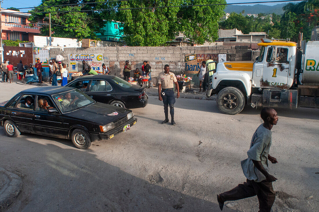 Straßenszene im Stadtzentrum von Port au Prince, Haiti