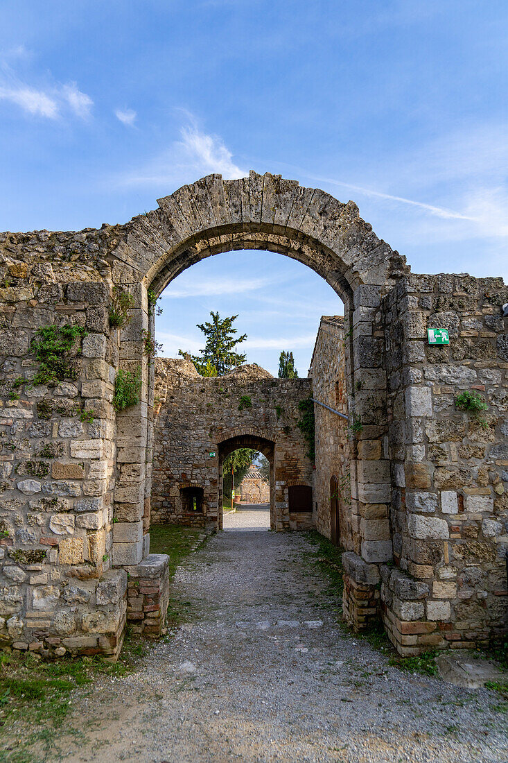 Arched gateway into the Parco della Rocca, the ruins of a medieval fort in the walled town of San Gimignano, Italy.