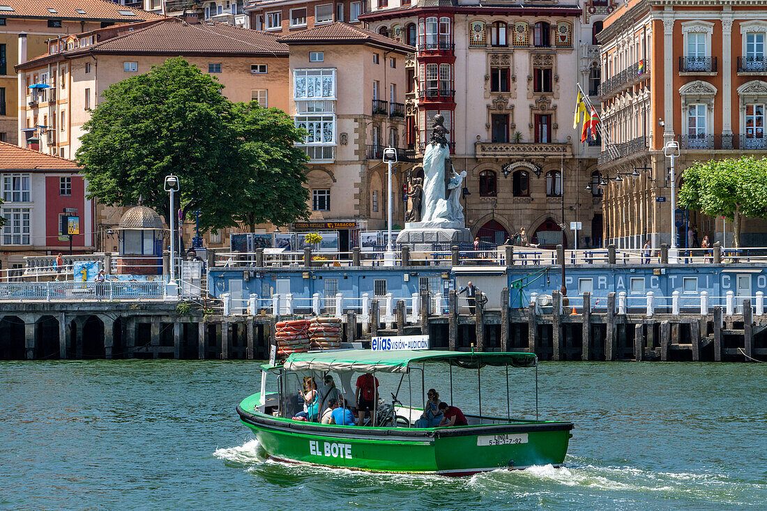 El Gasolino, small boat carrying passengers across the River Nervion, between Portugalete and Las Arenas, Getxo, Vizcaya, Pais Vasco, Spain.