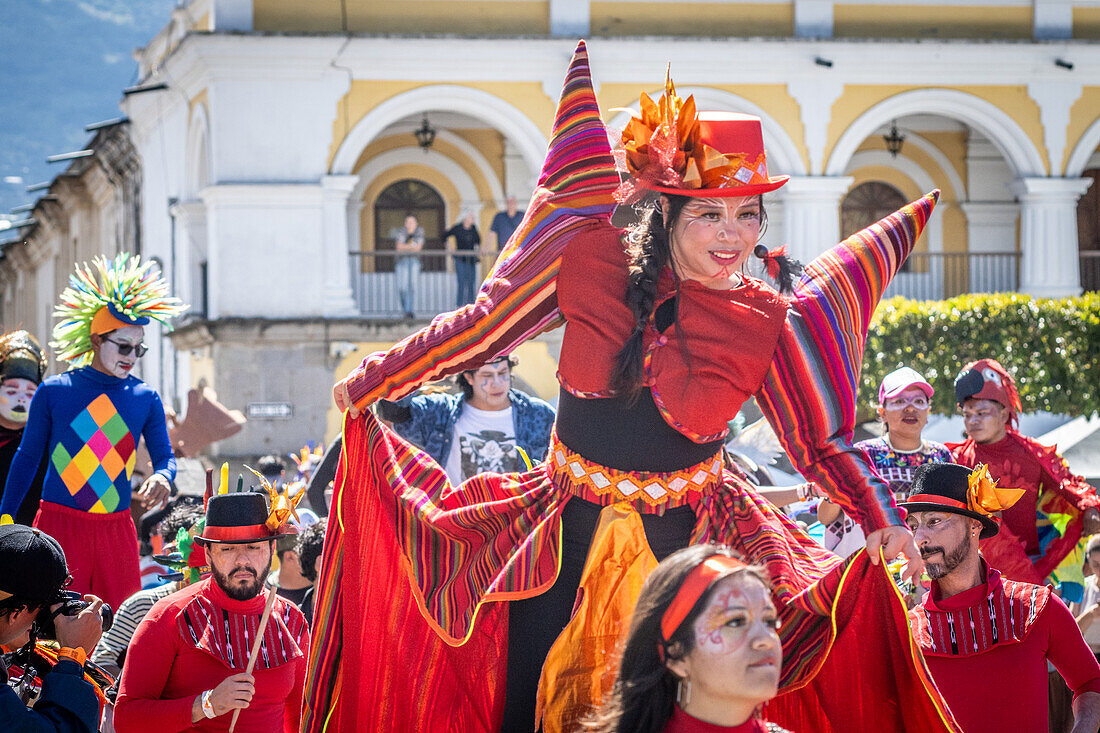 Fest der Verbrennung des Teufels - La Quema del Diablo - in Antigua, Guatemala