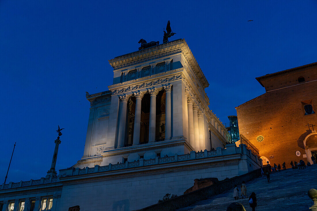 Denkmal für Viktor Emanuel II. und Basilica di Santa Maria in Aracoeli. Rom, Italien.