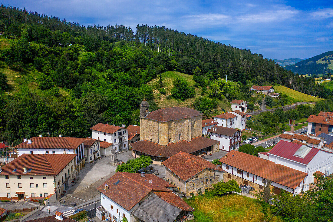 Malerisches Dorf Ziortza Bolivar (Bolibar) oder Puebla de Bolivar (Puebla de Bolibar), Geburtsort von Simon Bolivar in der Provinz Vizcaya (Bizkaia), Baskenland, Euskadi, Spanien.