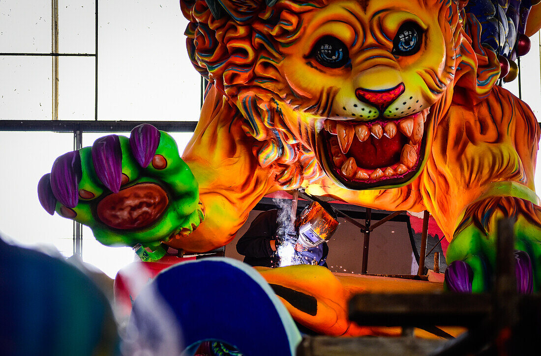 Artisans make float which will be exhibited in the city of Pasto NariÑo within the framework of the Carnival of Negros y Blancos which was recognized as a heritage through UNESCO. Carlosama, NariÑo, Colombia.