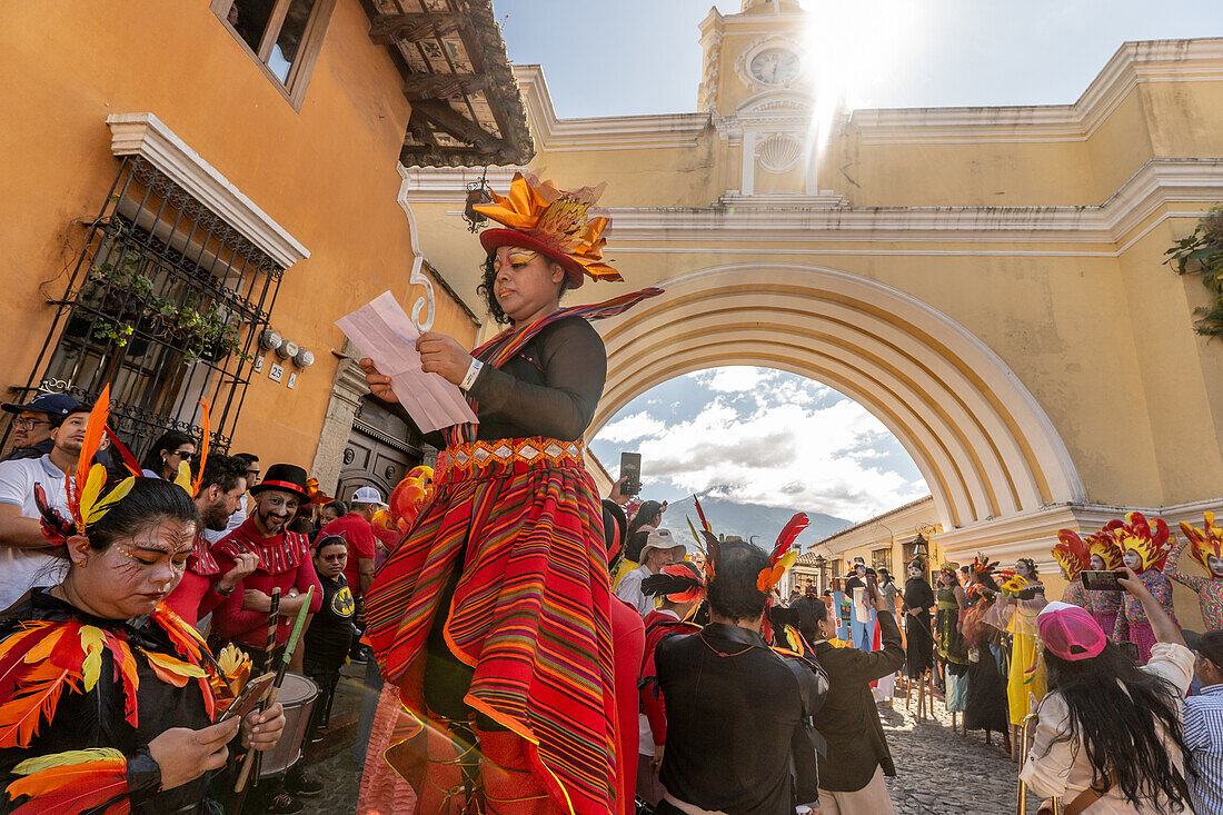 Fest der Verbrennung des Teufels - La Quema del Diablo - in Antigua, Guatemala