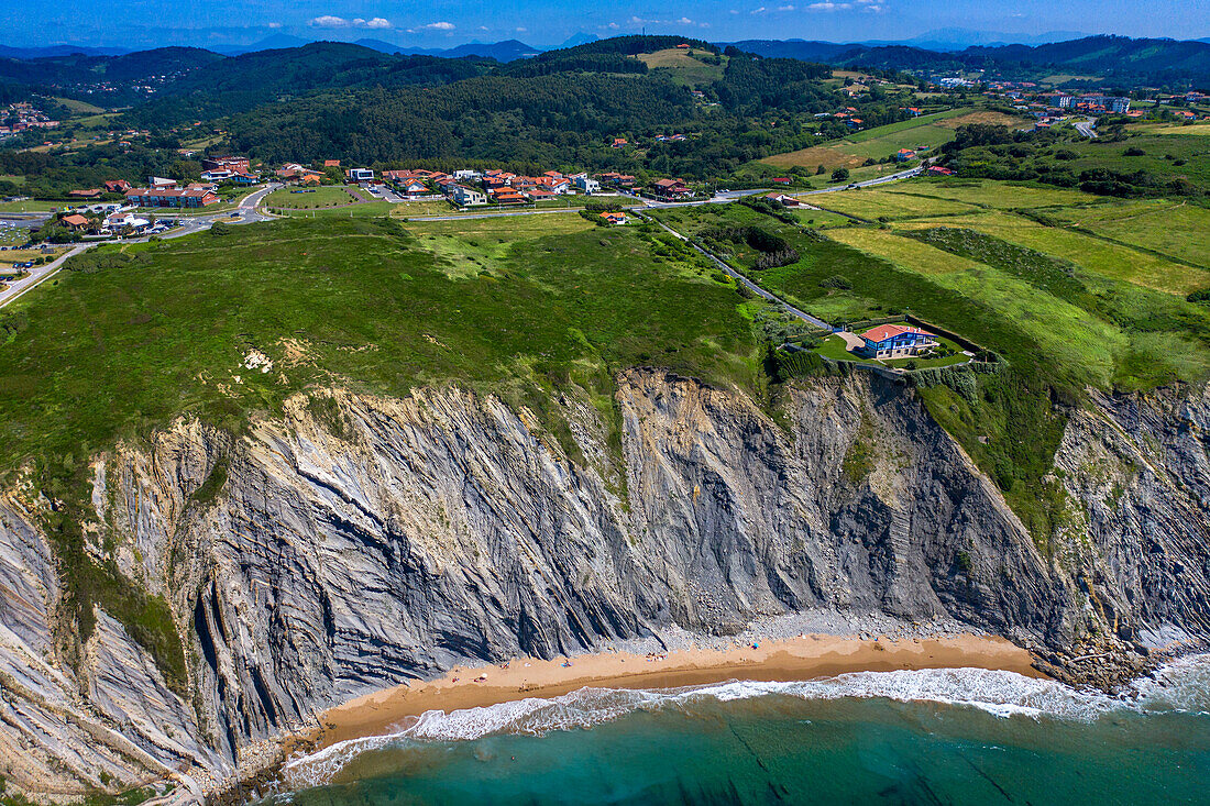 Der wunderschöne Barrika-Strand und Flysch de Bizkaia in Vizcaya, Baskenland, Euskadi, Spanien.