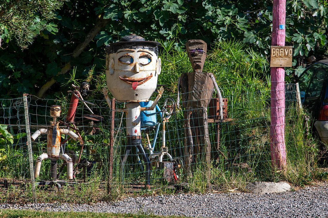 Metalic and wood sculptures in the Écluse de de l'aiguille Puichéric look. Canal du Midi at village of Puichéric Carcassonne Aude South of France southern waterway waterways holidaymakers queue for a boat trip on the river, France, Europe