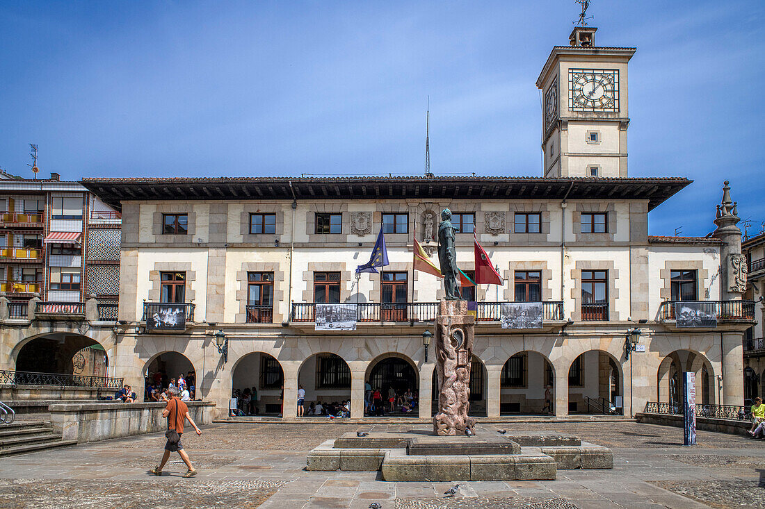 Old Town of Guernica. Guernica was bombed by Nazi Germany's Luftwaffe. The attack inspired Pablo Picasso's painting Guernica, depicting his outrage at the attack, Gernika Lumo, province of Biscay, Pais Vasco, Basque country, Spain