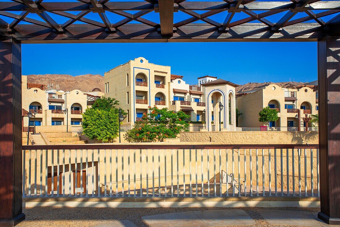 Blick auf das luxuriöse Crowne Plaza Dead Sea Hotel am Toten Meer, Jordanien.