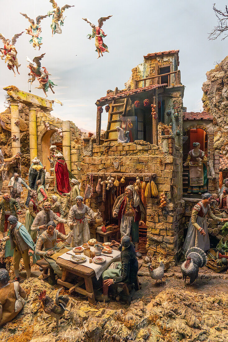 Eine Presepe oder neapolitanische Krippe in der Kathedrale der Heiligen Phililp und Jakobus in Sorrento, Italien.