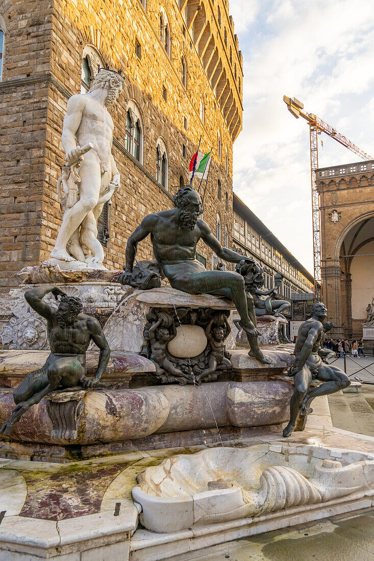 Der Neptunbrunnen von Ammannati auf der Piazza della Signoria in Florenz, Italien.