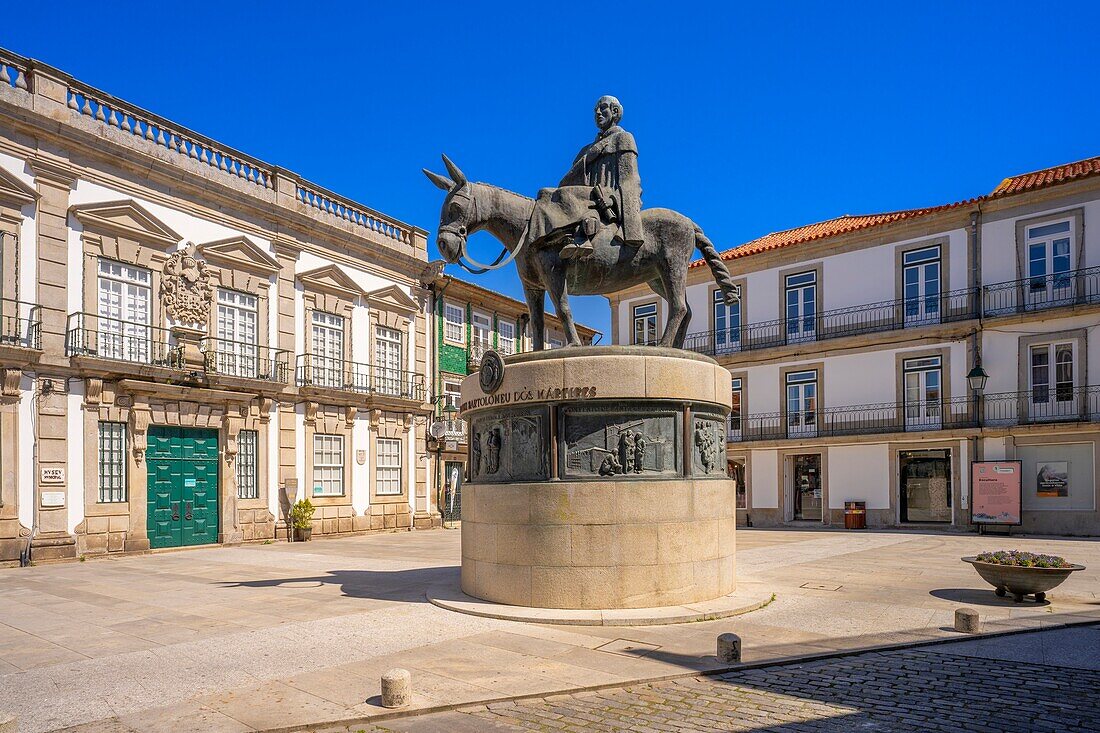 Skulptur von Bruder Bartholomäus von den Märtyrern, Largo de Sao Domingos, Viana do Castelo, Minho-Lima, Norte, Portugal