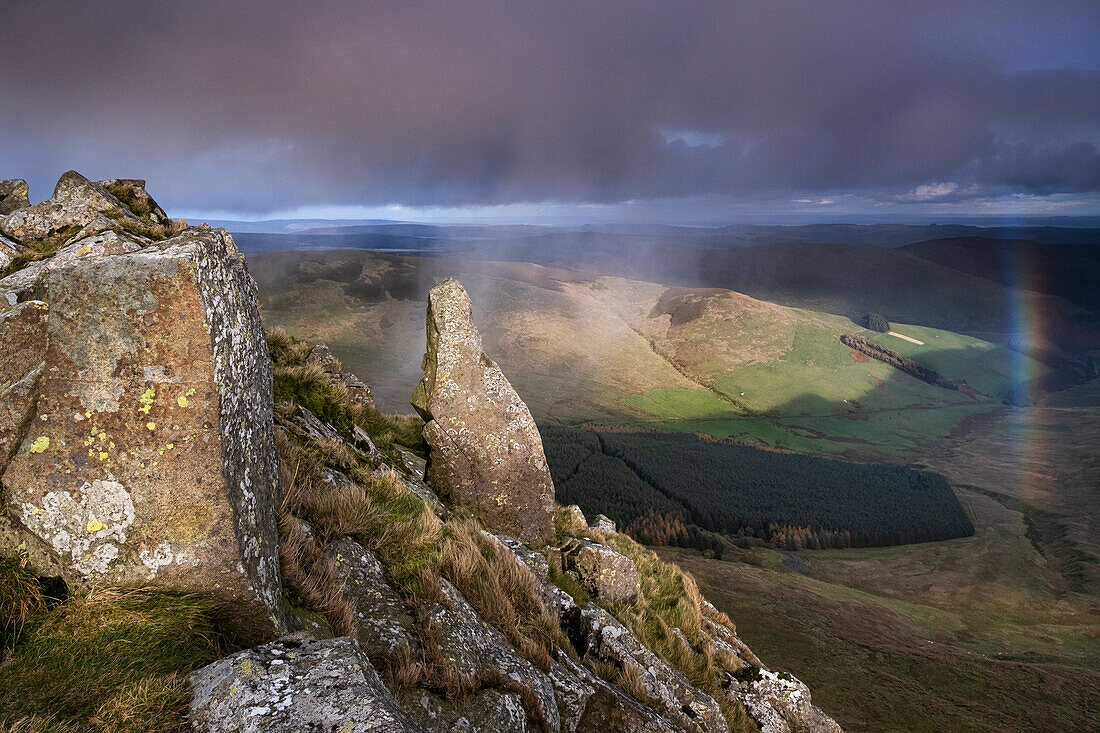 Tomle, Foel Wen und das Tal Cwm Maen Gwynedd von Cadair Berwyn, Berwyn Mountains, Denbighshire, Nordwales, Vereinigtes Königreich, Europa