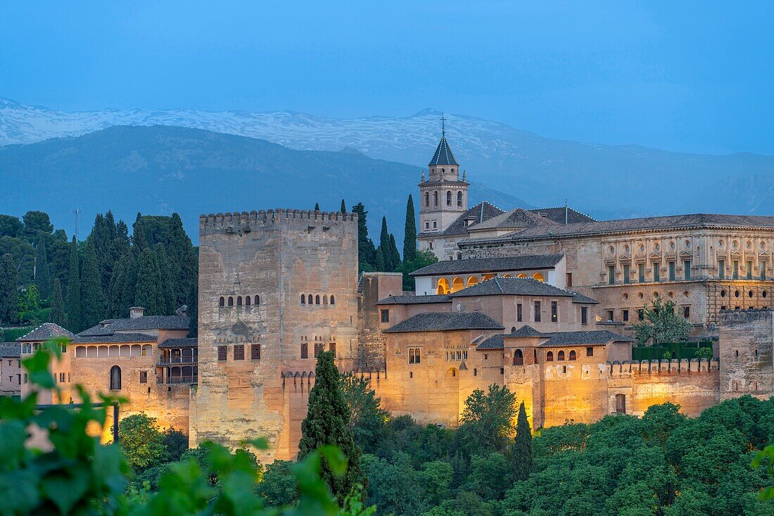 Blick vom Mirador de San Nicolas auf die Alhambra, UNESCO, Mudéjar-Architektur, Granada, Andalusien, Spanien