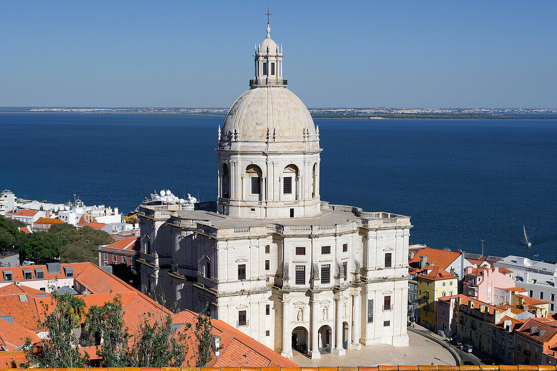 Luftaufnahme der in ein nationales Pantheon umgewandelten Kirche Santa Engracia, Lissabon, Portugal