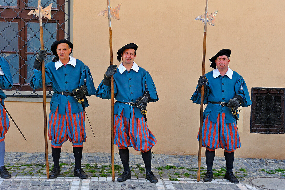 Guards in medieval costume by former Council House housing a History Museum, Council Square (piata Sfatului), Brasov, Transylvania, Romania