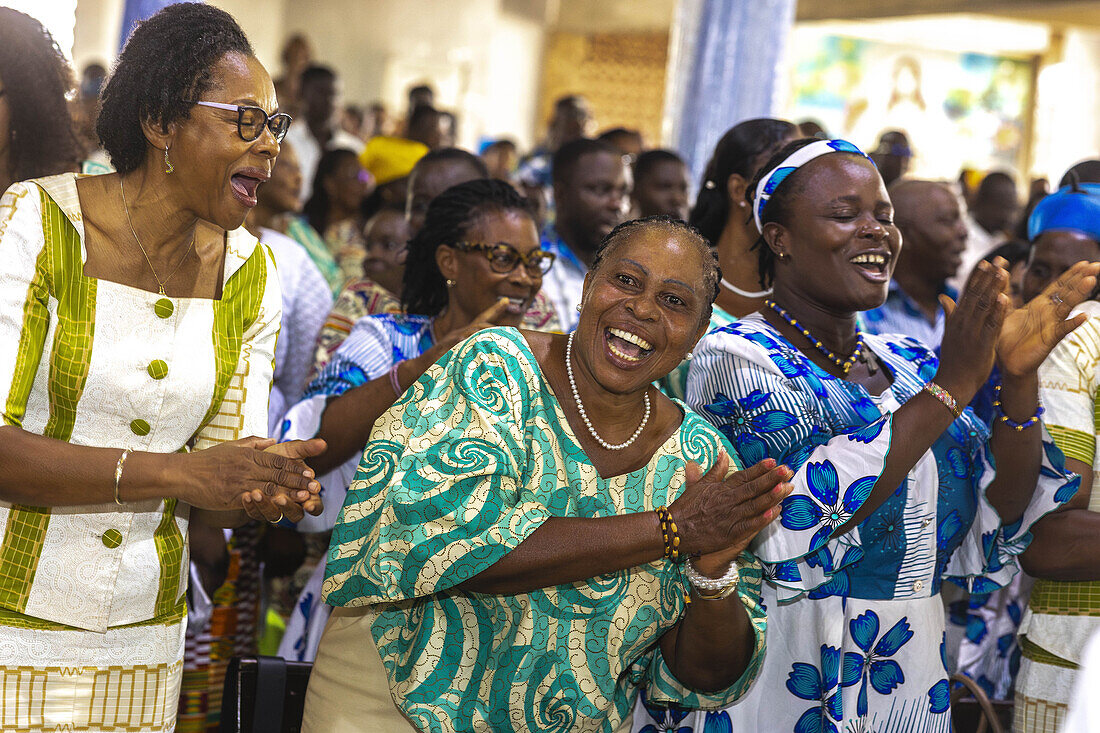 Messe in der katholischen Kirche St. Anthony's, Hanoukope, Lome, Togo