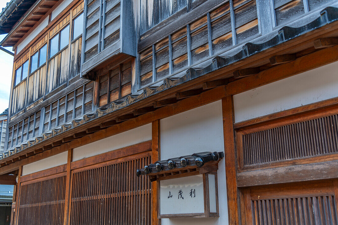 View of traditional dark wood building in the Higashi Chaya District, Kanazawa City, Ishikawa Prefecture, Honshu, Japan