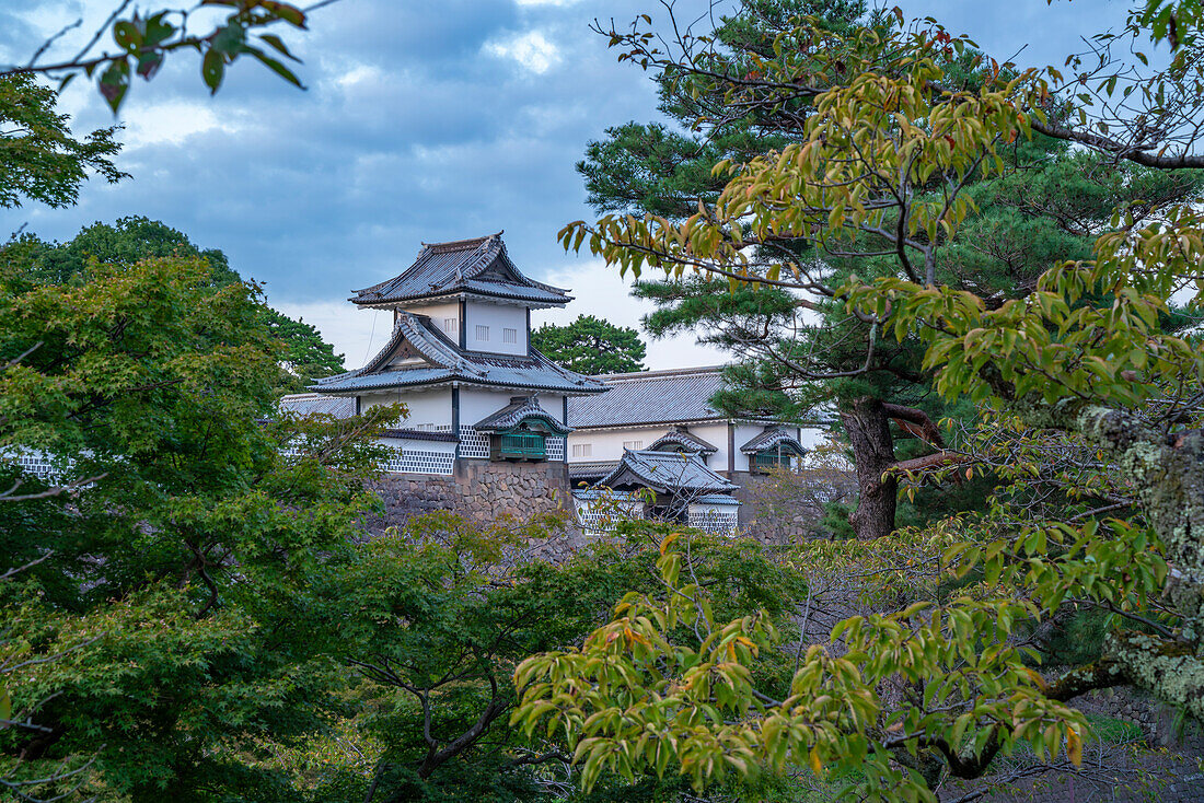 Blick auf das Nezumita-mon-Tor, Eingang zum Kanazawa-Schloss und -Park, Kanazawa-Stadt, Präfektur Ishikawa, Honshu, Japan