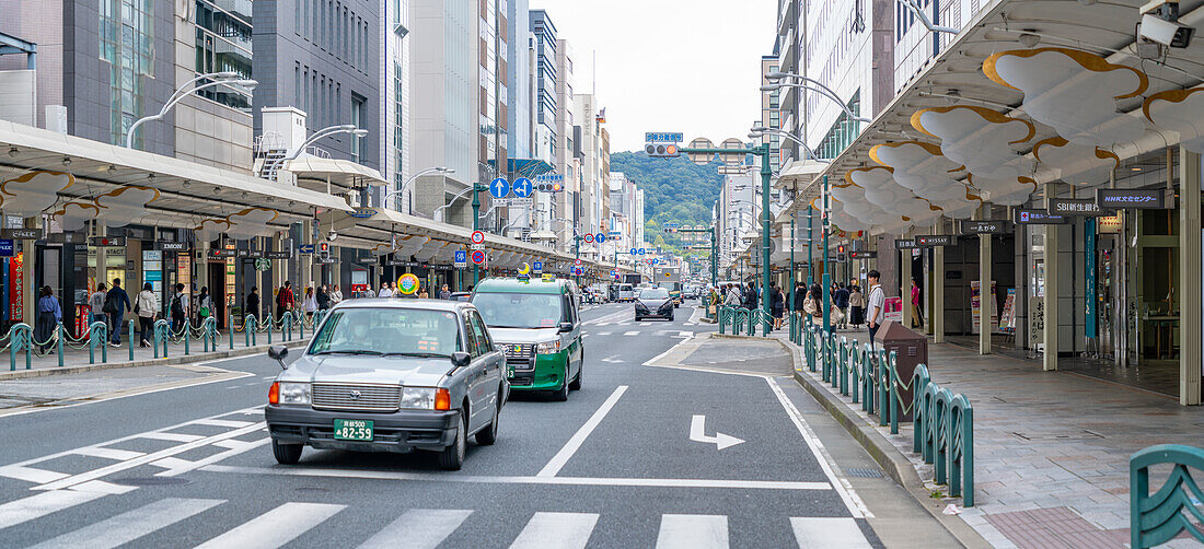 View of shops and cars on major streetin Kyoto, Shimogyo Ward, Higashitamamizucho, Kyoto, Honshu, Japan