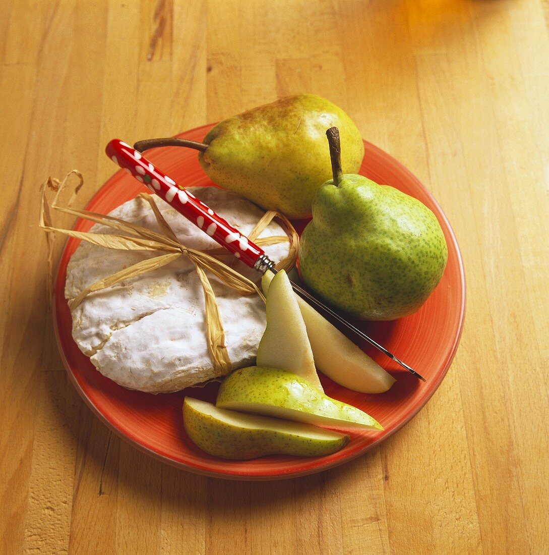 Pagliettina (soft Italian cheese) with pears on plate