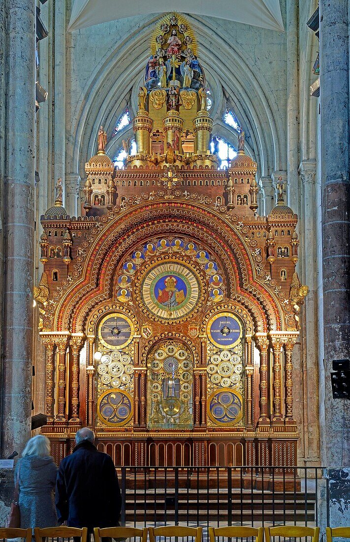 Frankreich, Oise, Beauvais, die zwischen dem 13. und 16. Jahrhundert erbaute Kathedrale Saint Pierre de Beauvais hat den höchsten Chor der Welt (48,5 m), die Astronomische Uhr aus dem 19.