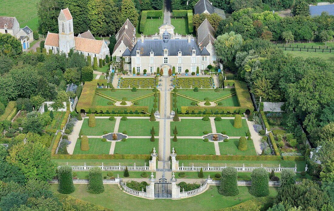 Frankreich, Calvados, Saint Gabriel Brecy, das Schloss und die Gärten von Brecy (Luftaufnahme)