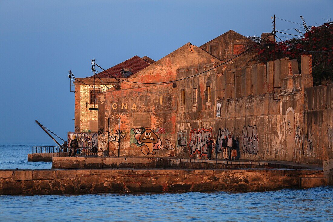 Portugal, Lisbon area, Almada, at Ponto Final on the south bank of the Tagus, Street art on the banks of the Tagus River