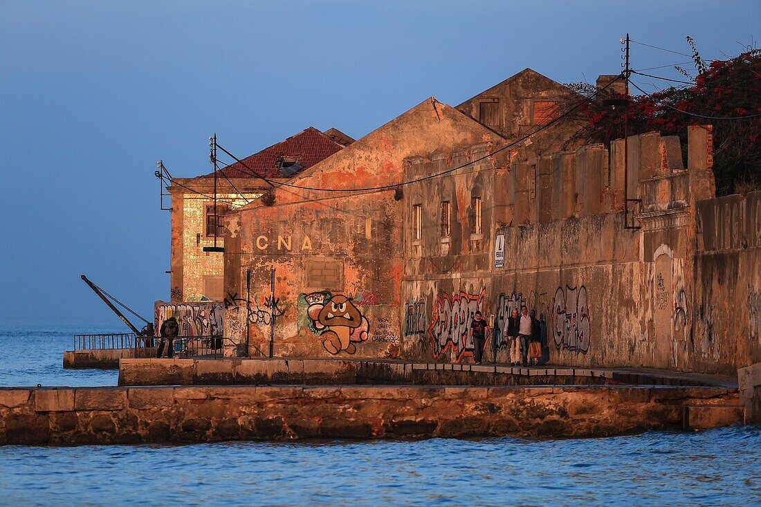 Portugal, Lissabon, Almada, am Ponto Final am Südufer des Tejo, Straßenkunst am Ufer des Tejo