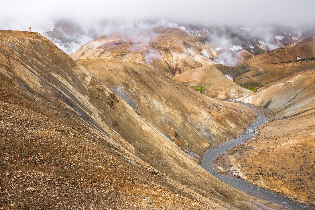 Iceland, Southern Region, Kerlingarfjöll, people looking hot springs