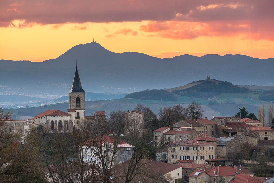 France, Puy de Dome, Egliseneuve pres Billom in the Natural Regional Park of Livradois Forez and in the background the Regional Natural Park of the Volcanoes of Auvergne