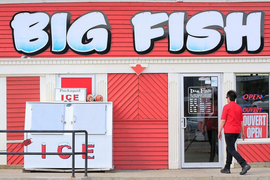 Canada, New Brunswick, Acadie, Westmorland County, Shediac (Self-proclaimed Lobster Capital of the World), Big Fish, Fish Market Selling Lobster