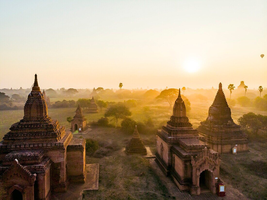 Myanmar (Burma), Region Mandalay, buddhistische archäologische Stätte von Bagan, die von der UNESCO zum Weltkulturerbe erklärt wurde (Luftaufnahme)