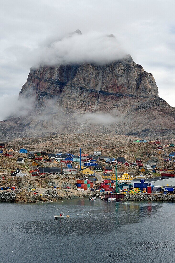 Greenland, west coast, the town of Uummannaq dominated by Mount Uummannaq