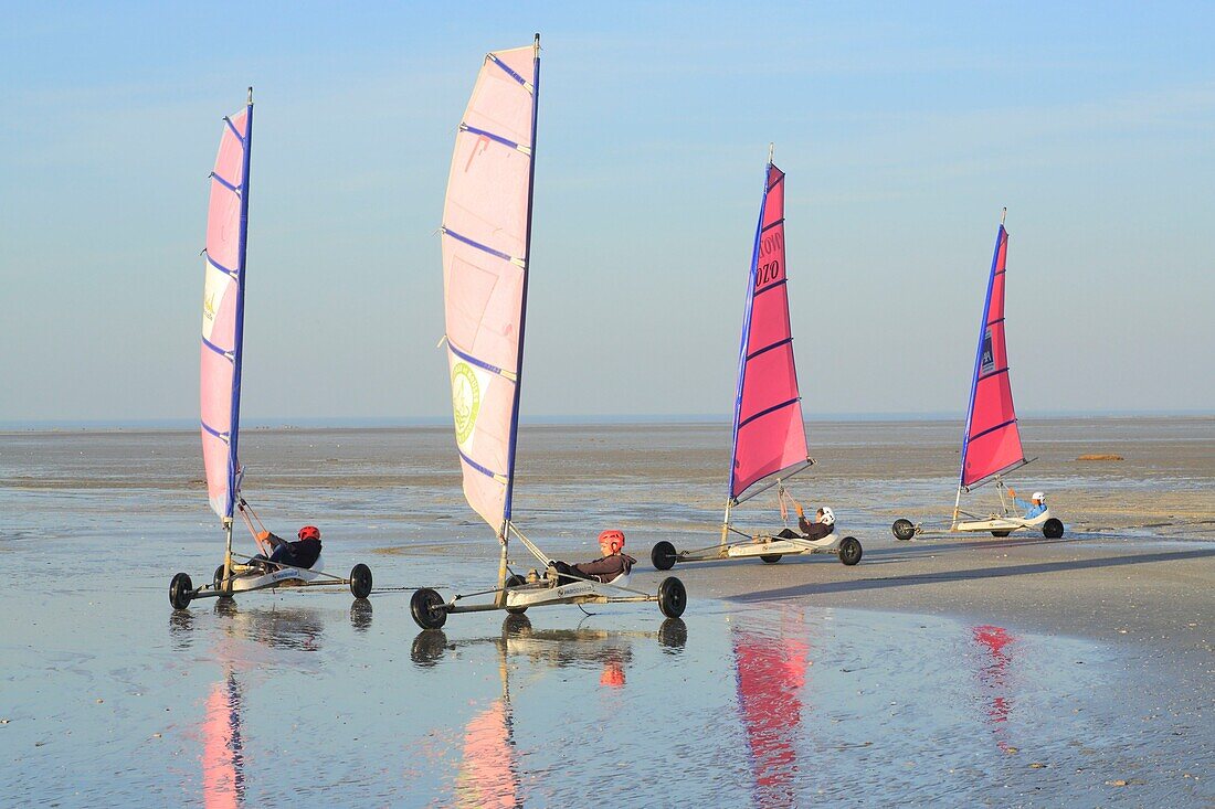 Frankreich, Ille et Vilaine, Smaragdküste, Bucht von Mont Saint Michel, von der UNESCO zum Weltkulturerbe erklärt, Hirel, Segelwagen