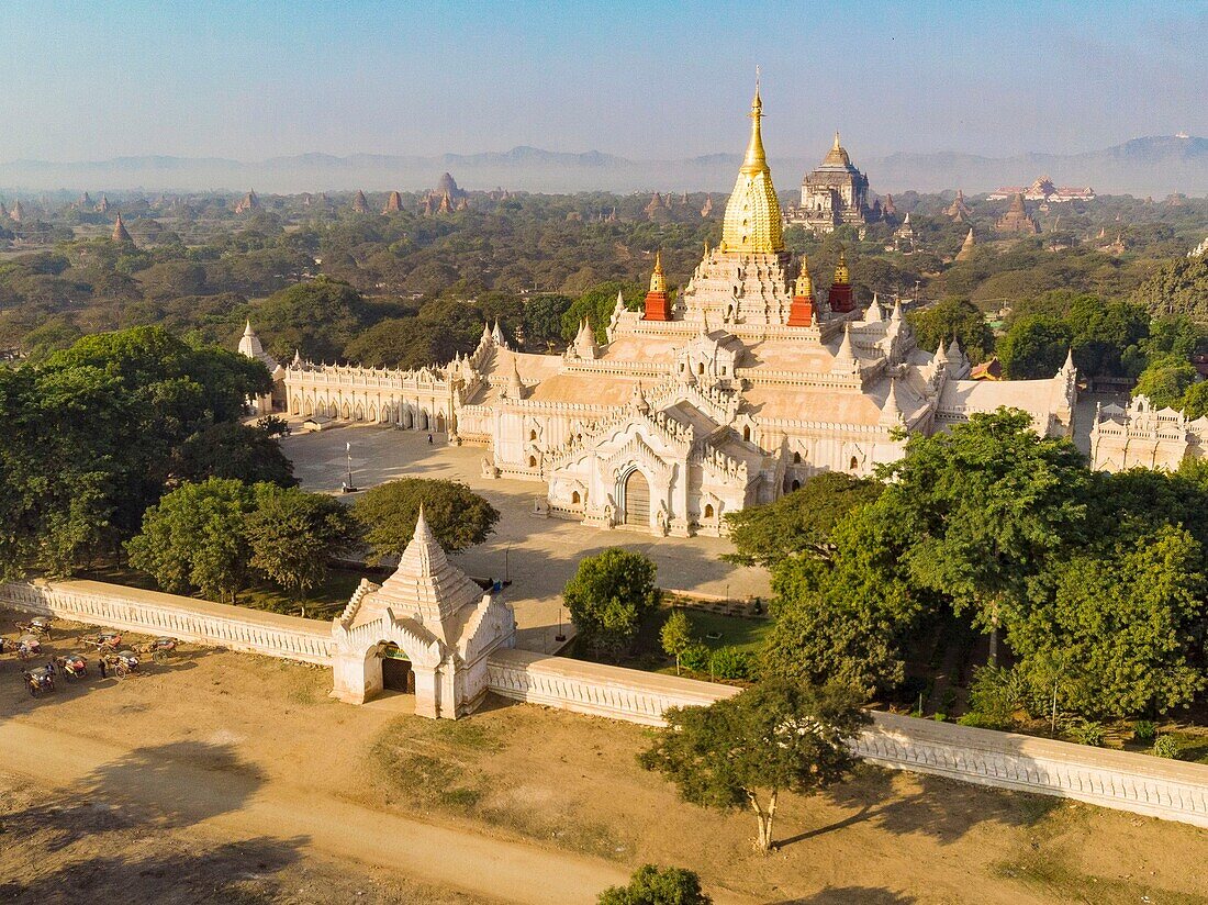 Myanmar (Burma), Region Mandalay, buddhistische archäologische Stätte von Bagan, die von der UNESCO zum Weltkulturerbe erklärt wurde (Luftaufnahme)