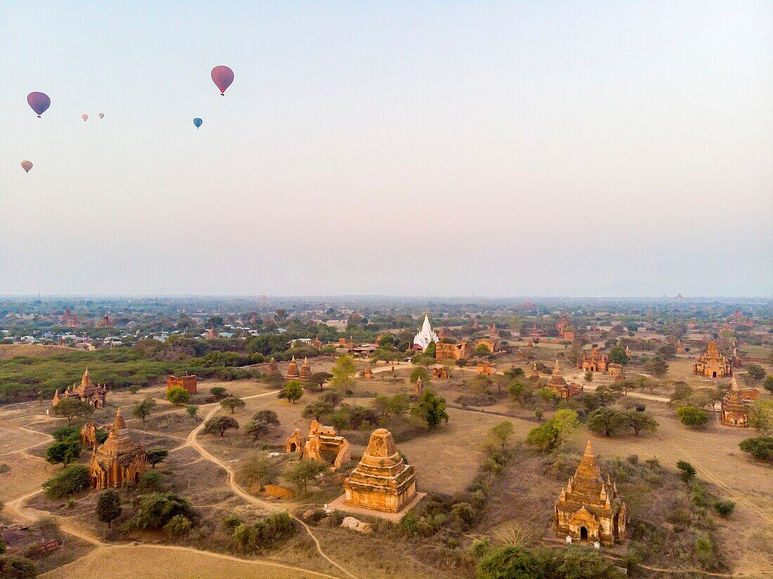 Myanmar (Burma), Region Mandalay, buddhistische archäologische Stätte von Bagan, die von der UNESCO zum Weltkulturerbe erklärt wurde (Luftaufnahme)