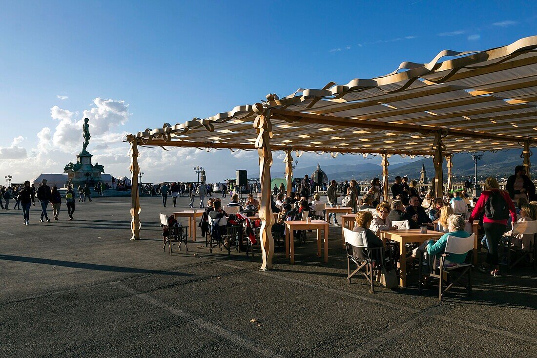 Italien, Toskana, Florenz, historisches Zentrum, von der UNESCO zum Weltkulturerbe erklärt, David von Michel Engel auf dem Piazzale Michelangelo