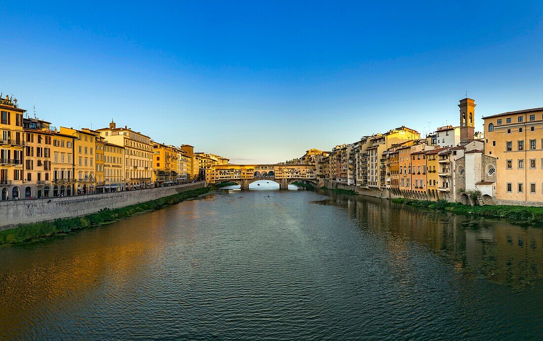 Italien, Toskana, Florenz, historisches Zentrum, von der UNESCO zum Weltkulturerbe erklärt, Ponte Vecchio am Arno