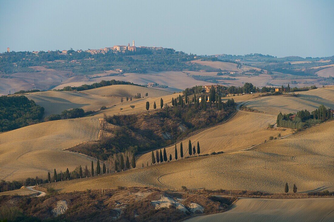 Italien, Südliche Toskana, Hügellandschaft in Richtung Pienza