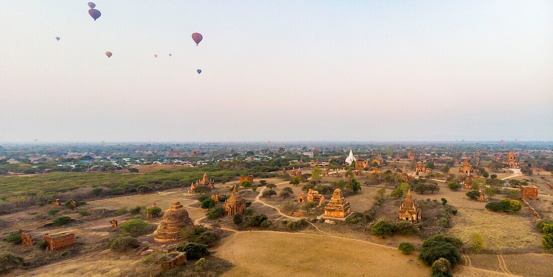 Myanmar (Burma), Region Mandalay, buddhistische archäologische Stätte von Bagan, die von der UNESCO zum Weltkulturerbe erklärt wurde (Luftaufnahme)