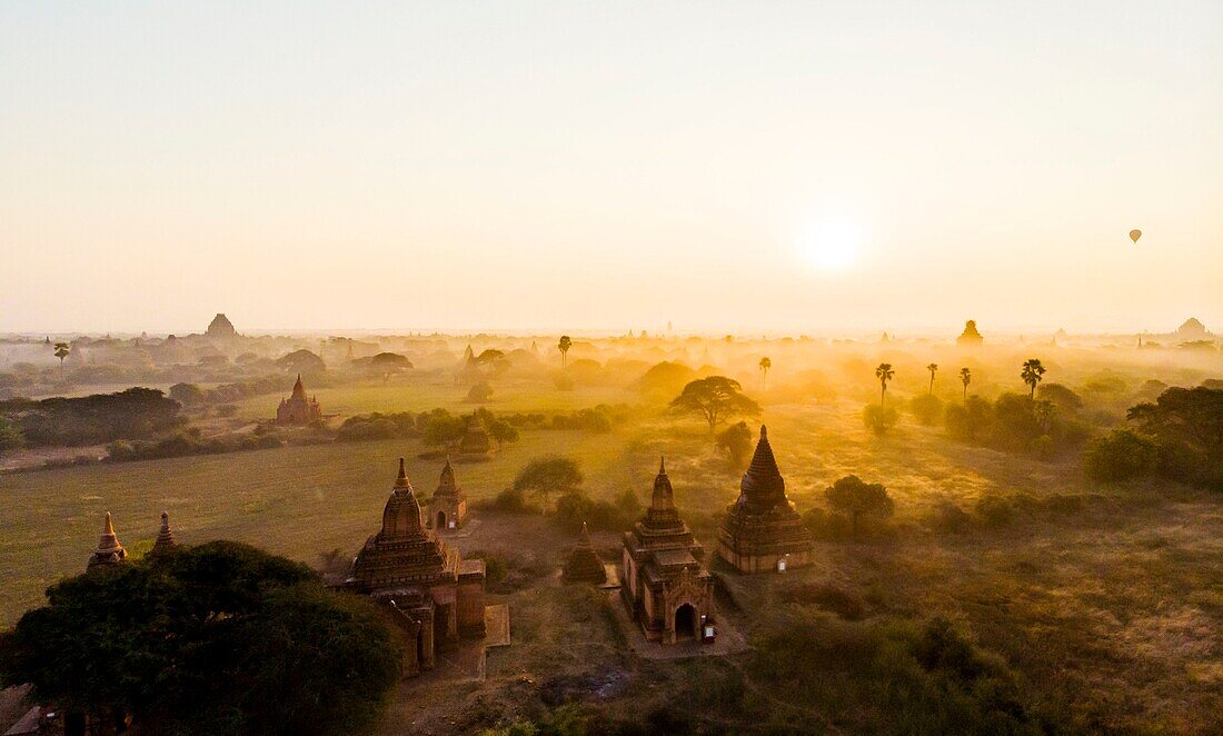 Myanmar (Burma), Region Mandalay, buddhistische archäologische Stätte von Bagan, die von der UNESCO zum Weltkulturerbe erklärt wurde (Luftaufnahme)