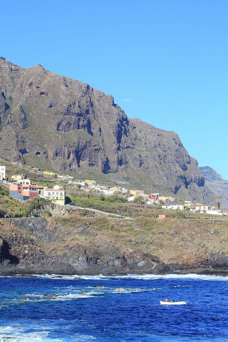 Spanien, Kanarische Inseln, Teneriffa, Provinz Santa Cruz de Tenerife, San Pedro de Daute von Garachico aus gesehen