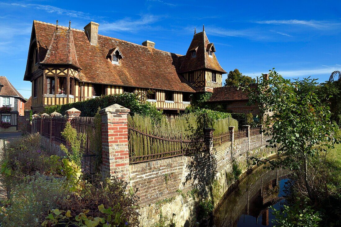 Frankreich, Calvados, Pays d'Auge, Beuvron en Auge, mit dem Label Les Plus Beaux Villages de France (Die schönsten Dörfer Frankreichs), Fachwerkhaus