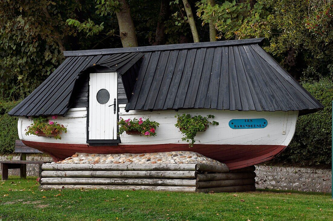 France, Seine Maritime, Pays de Caux, Cote d'Albatre, Criquebeuf en Caux, caloge, cabin converted from an old fishing boat unfit for navigation